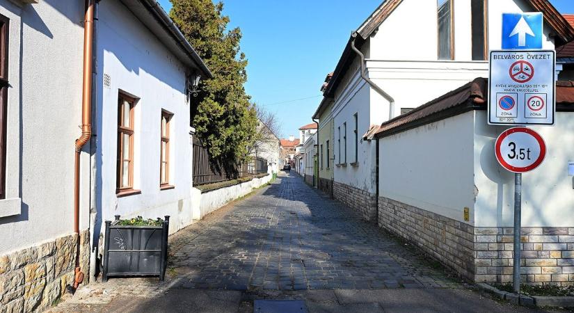 Kamerák figyelik majd az autósokat Eger szívében – hétfőn indul a nagy átalakítás