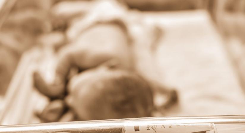 Kórházban maradt babák – akiknek rendezniük kéne a kicsik sorsát, még a létezésükről sem tudnak?!