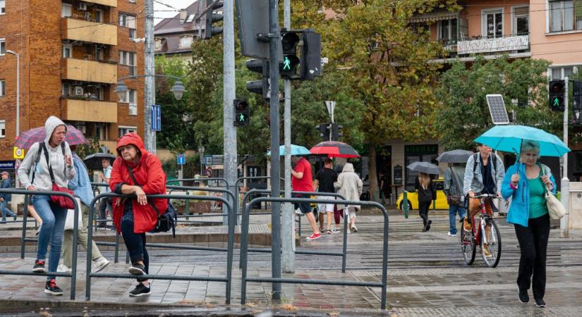 A fél országra figyelmeztetést adtak ki zivatarok miatt