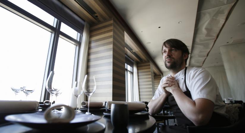 A bántalmazási vádak miatt lemondott a világ egyik legfontosabb éttermének számító Noma vezetője