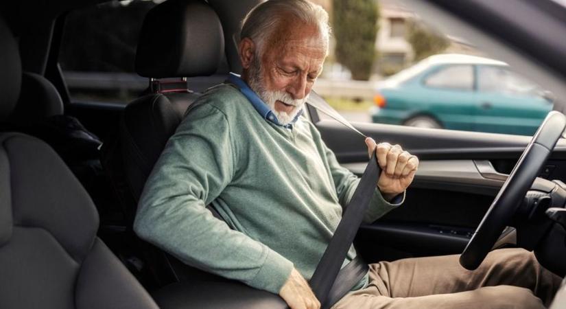 Szigorítottak az idős sofőröknél: vége van a jogosítványnak! 68 év felett nem újítható meg ez a kategória