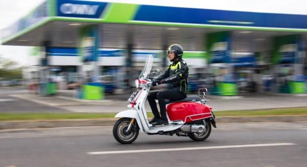 Módosították a hatósági áras tankolást, végre a motorosok is élhetnek a kedvezménnyel