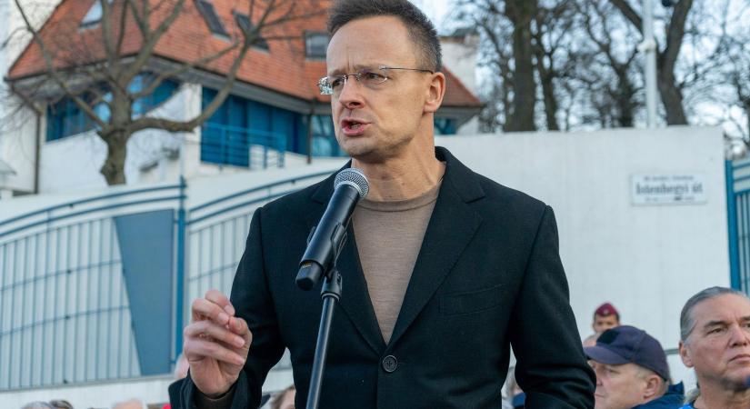 Szijjártó Péter kitálalt: "Főbenjáró, minősített bűncselekményt követtem el"