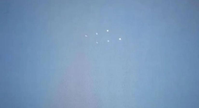 Pánikolva menekültek Tarnazsadányban a különös fény miatt, még a buszmegállóból is hazaszaladtak