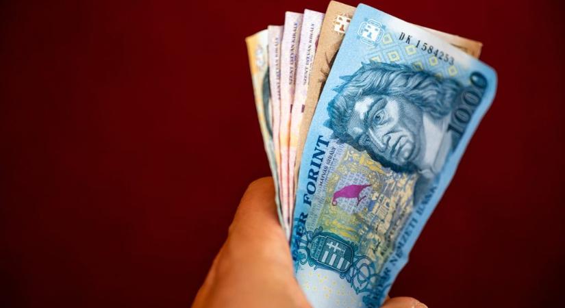 Megint gyengült a forint