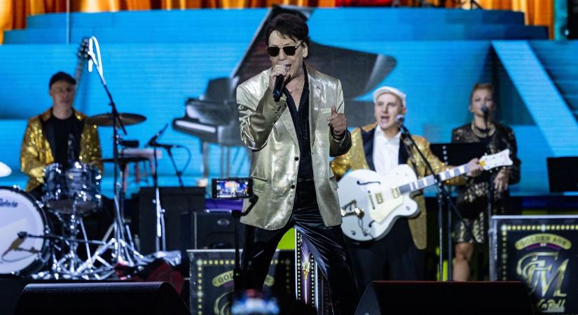 Ritkán látott fotókon a rock and roll királya, ma lenne 79 éves Fenyő Miki  videók