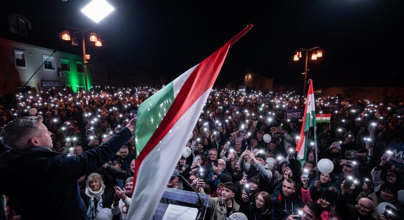 Orbán Viktor tudja, hogy a mostani tábora nem elég a győzelemhez, de fordítani már aligha lesz képes