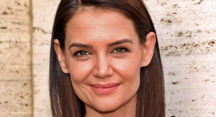 Katie Holmes testőre mindenkit lenyűgöz – nem csak erős, de elképesztően sármos is!