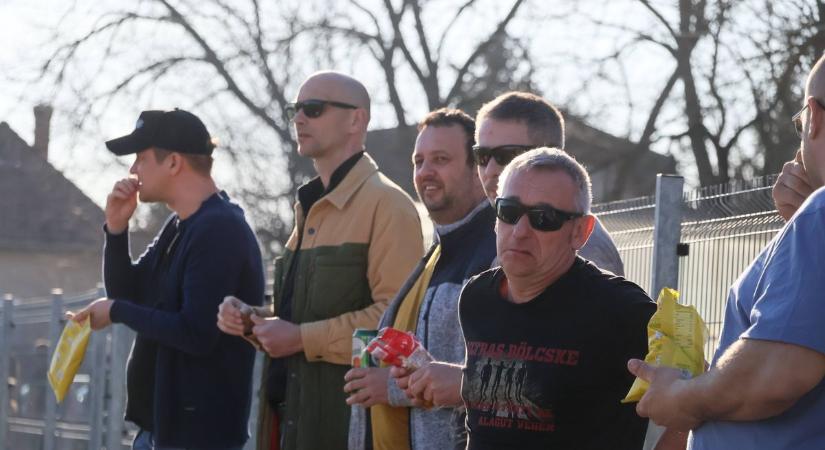 Vezetik a bajnokságot, mégis pálya nélkül marad a Bölcskei SE