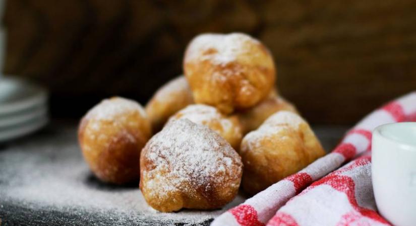 10 perces kefires, almás fánkgolyó: dagasztás nélkül készül