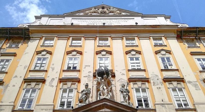 Mészáros bankjánál kilincsel a főváros