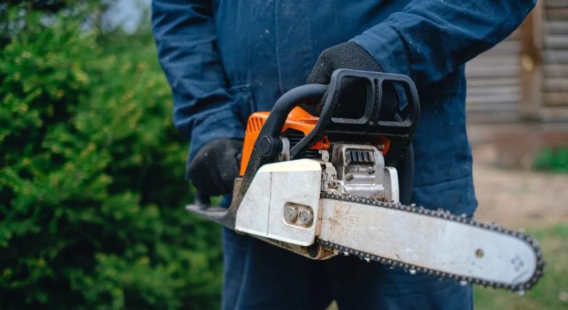 Sokkoló részleteket árult el a láncfűrésszel megtámadott fideszes aktivista – az Origónak beszélt az esetről