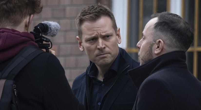 Tiborczhoz köthető buszos cég is nyert a honvédség közbeszerzésén