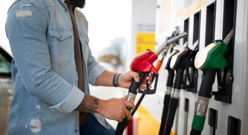 Újra kilőtt az olaj ára, bénuló globális ellátási láncok és regionális káosz jöhet az elemzők szerint