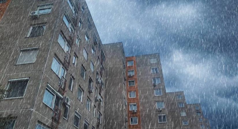 A fél országra veszélyjelzést adtak ki - Ezekben a megyékben jégeső és villámlás csap le