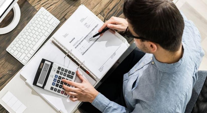 Ezt egy összegben, határidőre kell befizetni, különben jön a büntetés