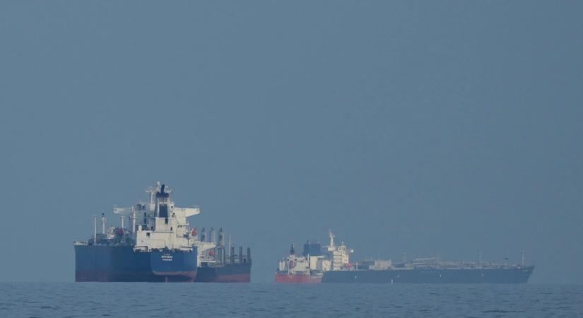 Pánik a világpiacon: a tankerek elleni iráni támadások miatt szárnyal az olaj ára