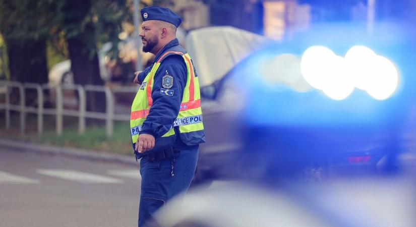 Busz és autó ütközött Egerben, hatalmas a torlódás a 25-ösön