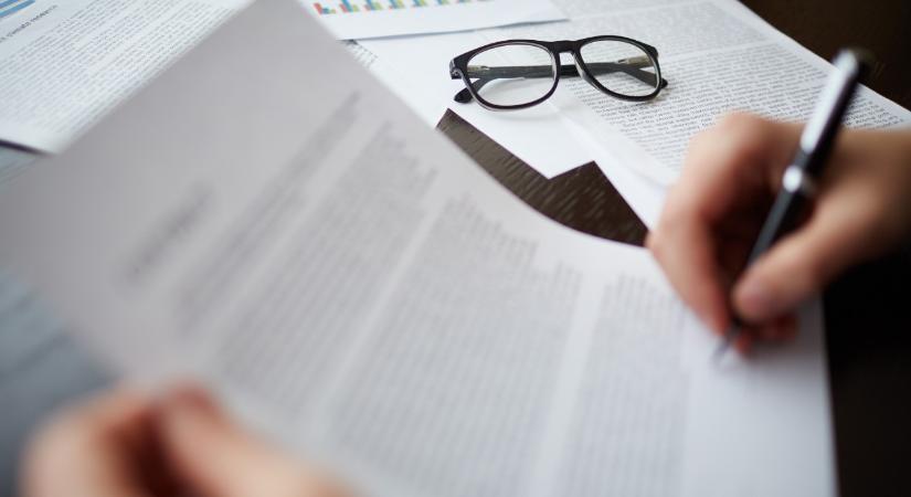 Eladatták a házát a magáról is alig tudó idős asszonnyal