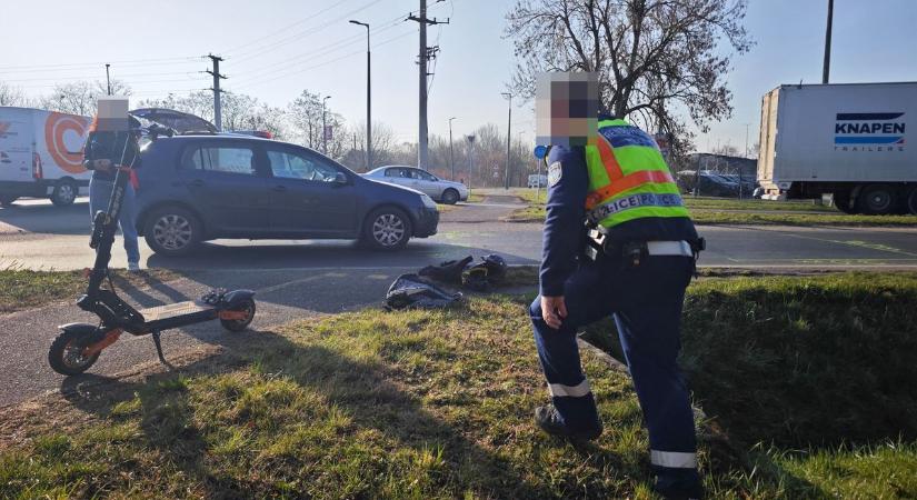Roller és autó ütközött Szombathelyen, egy fiatal kórházba került - fotók
