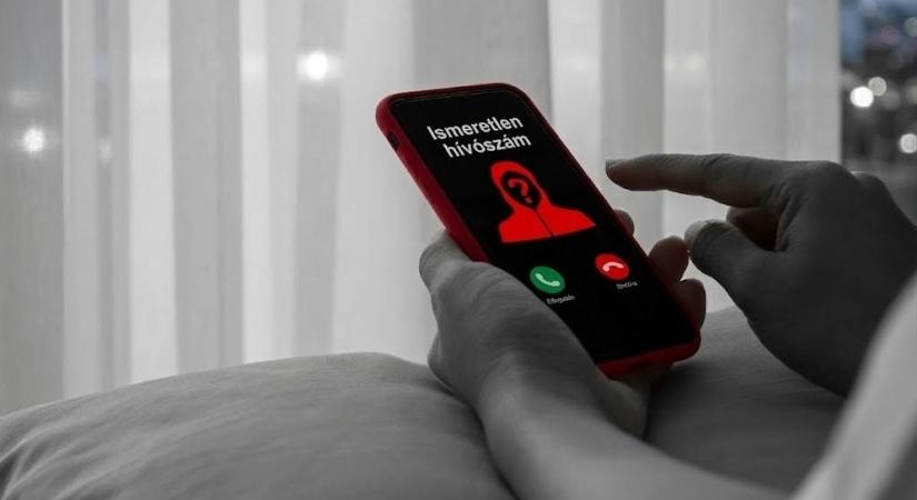 Védelem a telefonos csalók ellen: a szolgáltatók szűrik a gyanús számokat