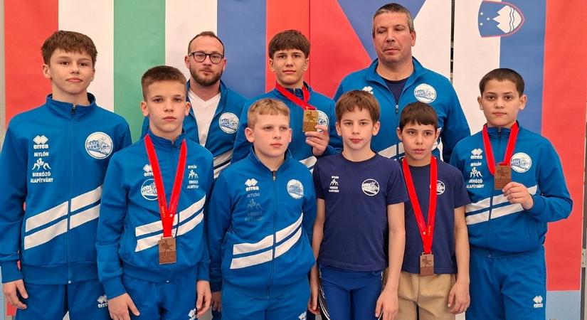 Birkózás: Szanati-arany az Arany Kakasról...