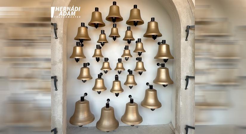 Neveket kaptak az esztergomi Városháza új harangjai