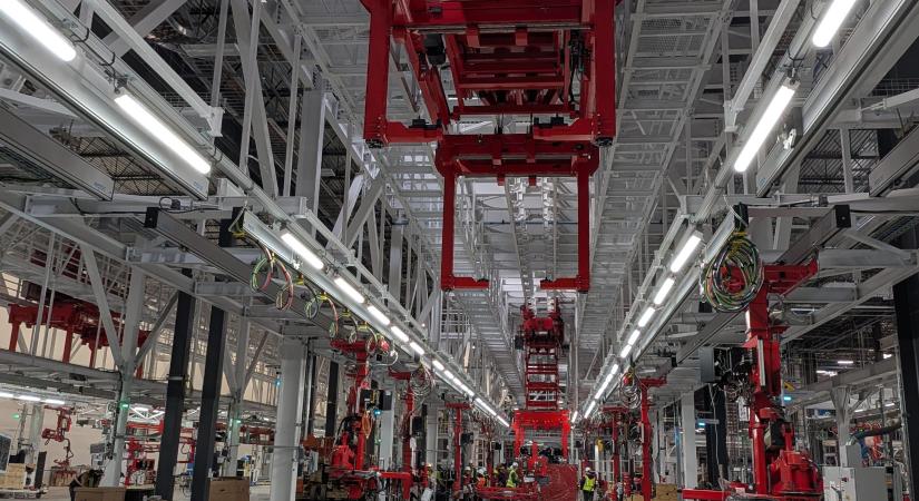 Elindult a próbagyártás a Tesla új kamiongyárában