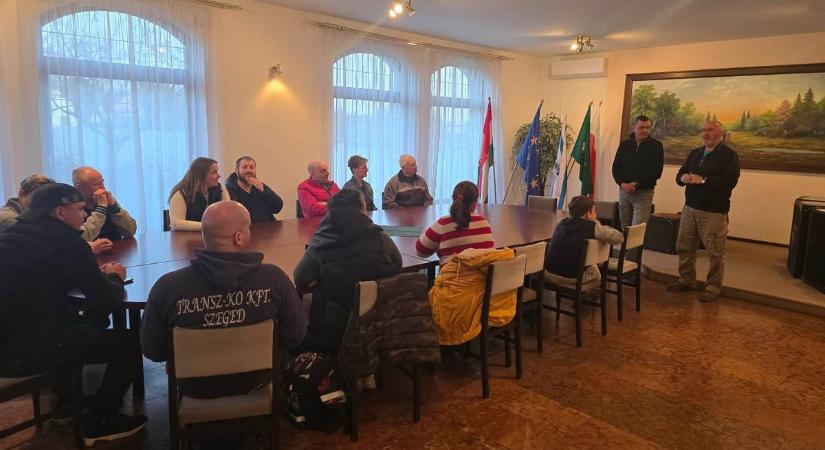 Apró lábakon érkezett a segítség a ruzsai rászoruló családokhoz