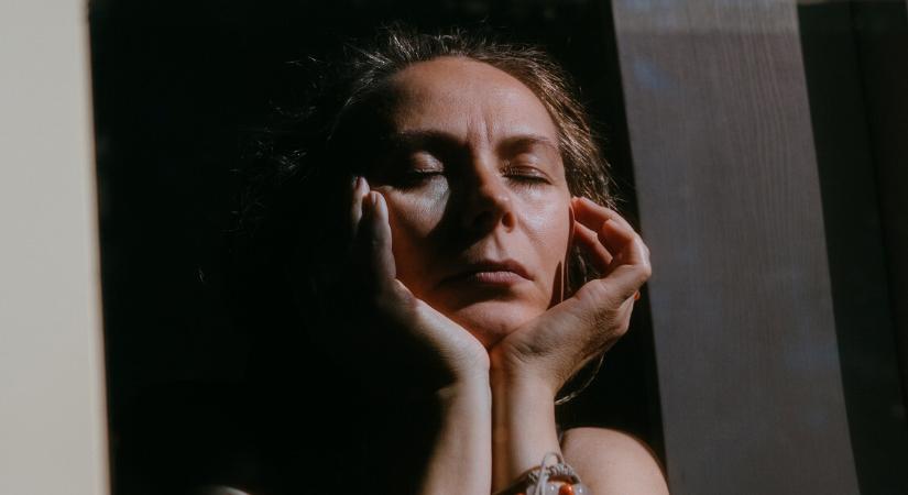 „A mai generáció már nem akar csendben szenvedni” – Ezért nem lehet tabu a menopauza a munkahelyen