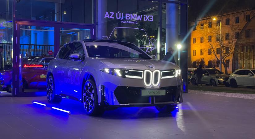 Új korszak a bajoroktól: Budapesten debütált a BMW jövője – megnyílt az AutoWallis új szalonja és leleplezték az új iX3-at