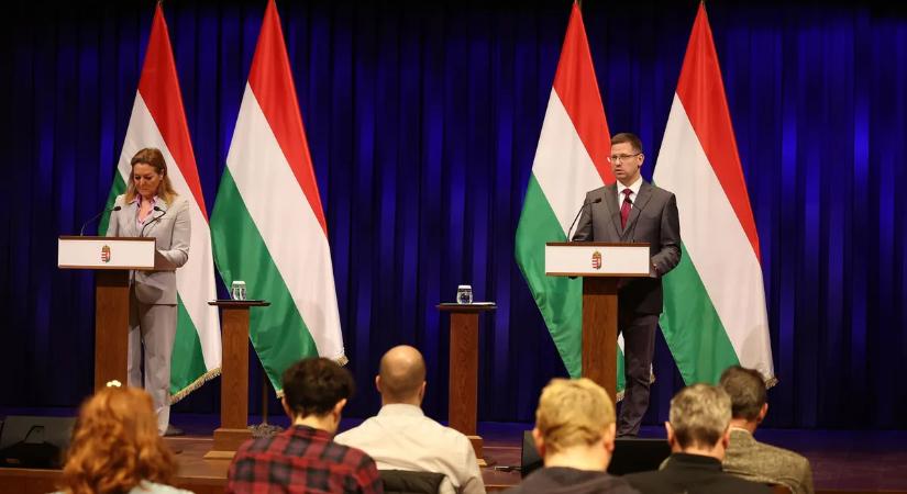 A magyarokat fenyegető ukrán nyilatkozatok, az olajellátás és a védett ár is terítéken a Kormányinfón – kövesse élőben!