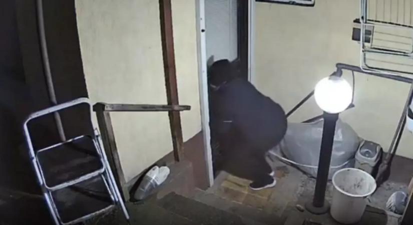 Benny Hillbe illő módon vallott többször is kudarcot Tímea: letartóztatták