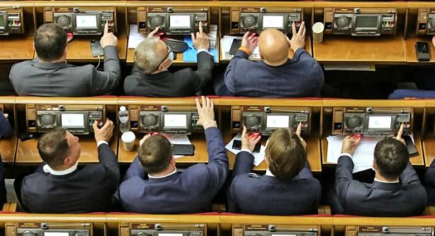 Az ukrán parlament teljes kereskedelmi tilalmat sürget Oroszország és Belarusz ellen