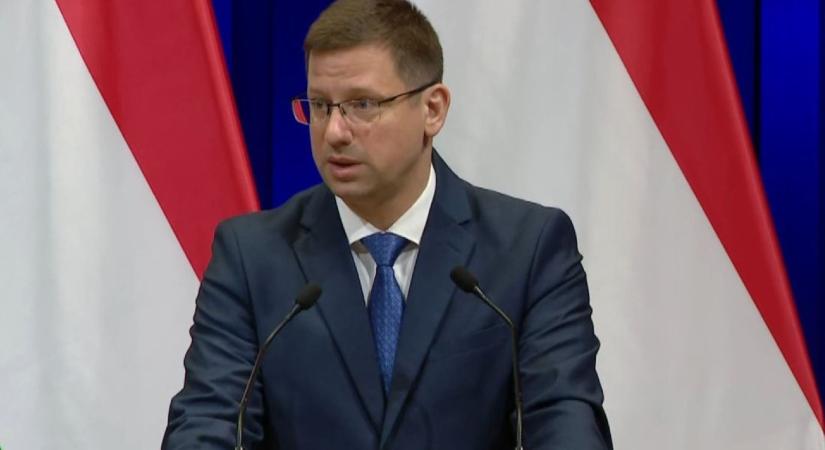 Gulyás Gergely állítja, van elég kőolaj a bezinárstop fenntartásához