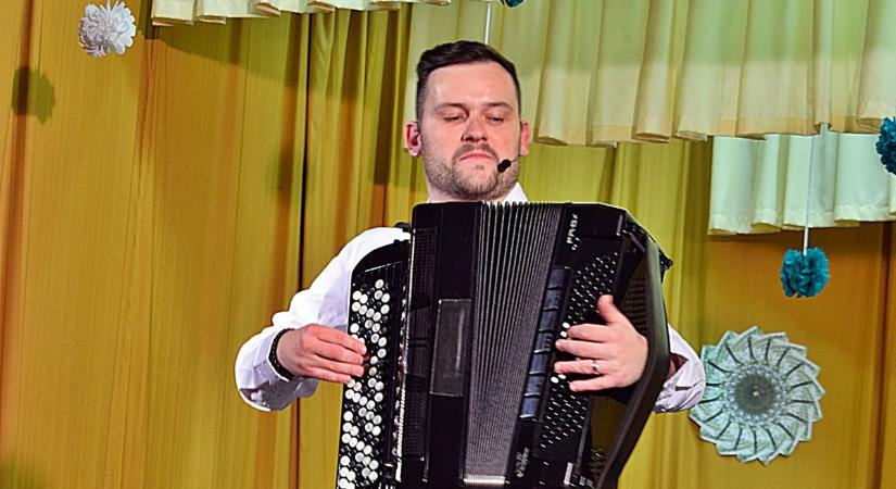 A Csillag születik X-faktora: Szabó Ádám húzta el a nők nótáját Zalában