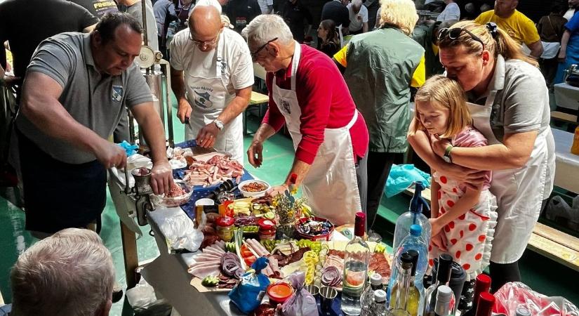 Előkerültek a legjobb sültkolbász receptek