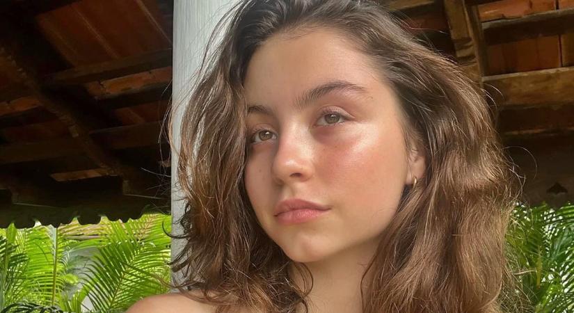 Kitalálod, hogy melyik sztárpár gyermeke ez a fiatal bombázó? Híres szülei Hollywood álompárja