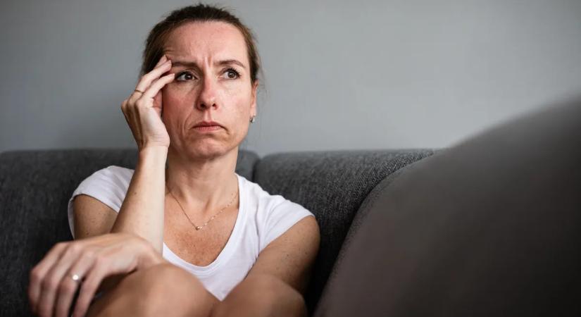 Súlyos egészségügyi hatásai is lehetnek, ha legyintesz rá – A pszichiáter szerint így enyhítheted a szorongást