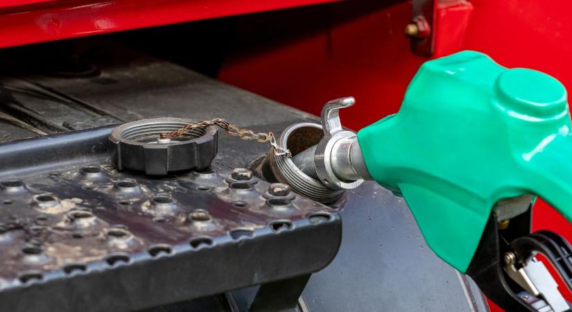 Kormányinfó: megvan, meddig tarthatnak ki a védett üzemanyagárak