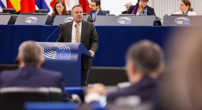 Hölvényi György: Több, mint egymillió európai vár lakásra, mégis gyakran az illegális migránsok kerülnek a sor elejére