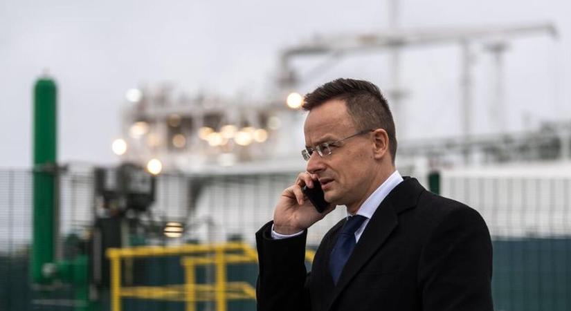 Szijjártó Péter telefonon tárgyalt orosz kollégájával