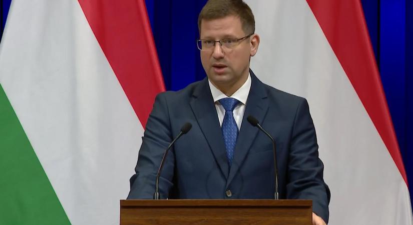 Gulyás Gergely szerint a kárpátaljai magyarok miatt nem állították le még az áram- és a földgázszállítást Ukrajna felé