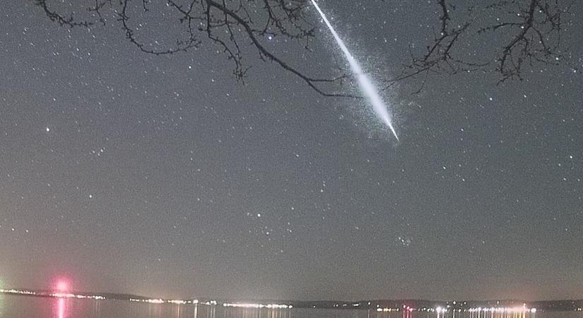 Fényes tűzgömböt csíptek el webkameráink szerda éjjel