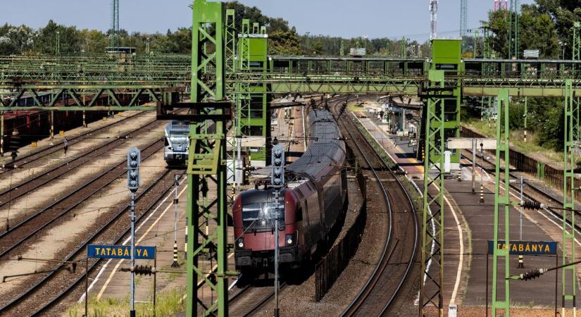 Ünnepi menetrenddel, több járattal készül a vasút március 15-re