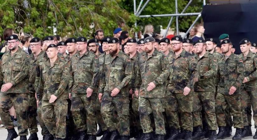 Az oroszok elleni háborús felkészülés részeként ukrán kiképzők érkeznek a német hadsereghez