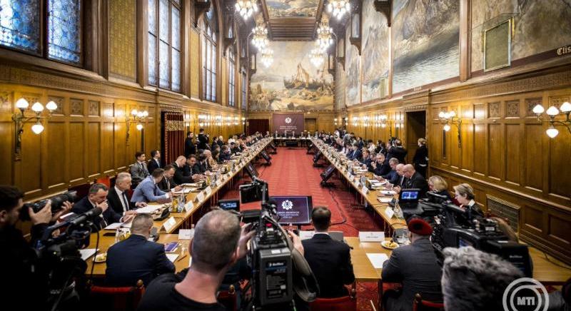 Orbán Viktor szerint egy rendszerváltás a nemzetpolitika megváltoztatását is jelentené