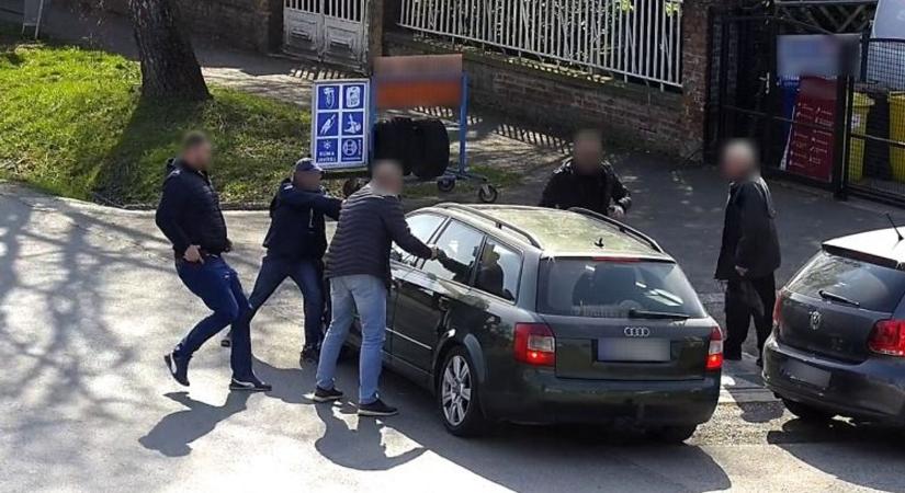 Elképesztő pofátlanság: 30 millió forintot akart kicsalni a nyugdíjastól egy álrendőr Marcaliban