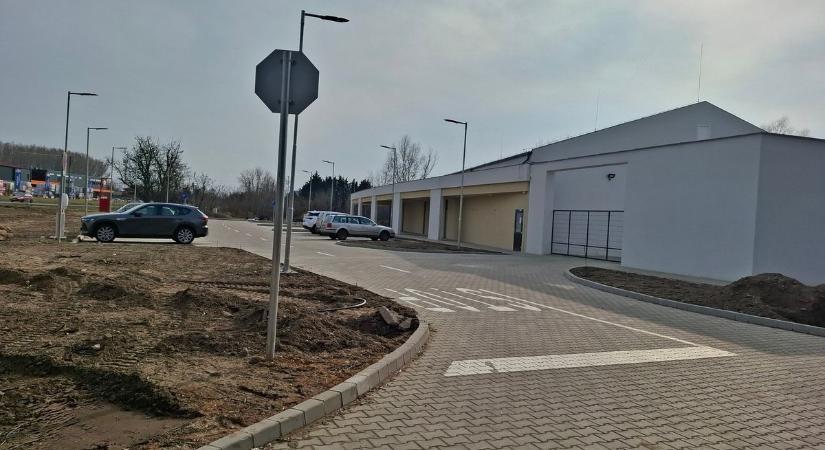 Kulcsrakész az új nyíregyházi szupermarket! Napokon belül nyit a bolt, ezt várja a környék