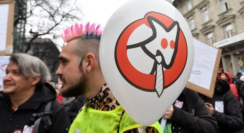 Mindenáron elgáncsolnák a Kutyapártot a tiszások